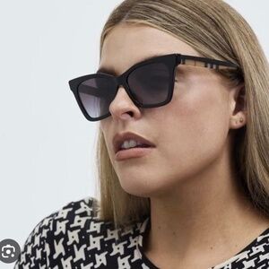 Authentic Burberry elsa designer cat eye sunglasses B 4346